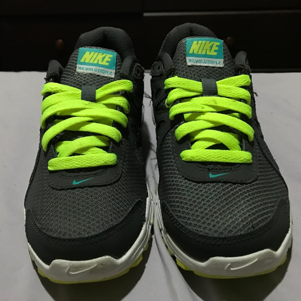 Nike Women Running Shoes Revolution 2 athletic tennis shoe size 5.5